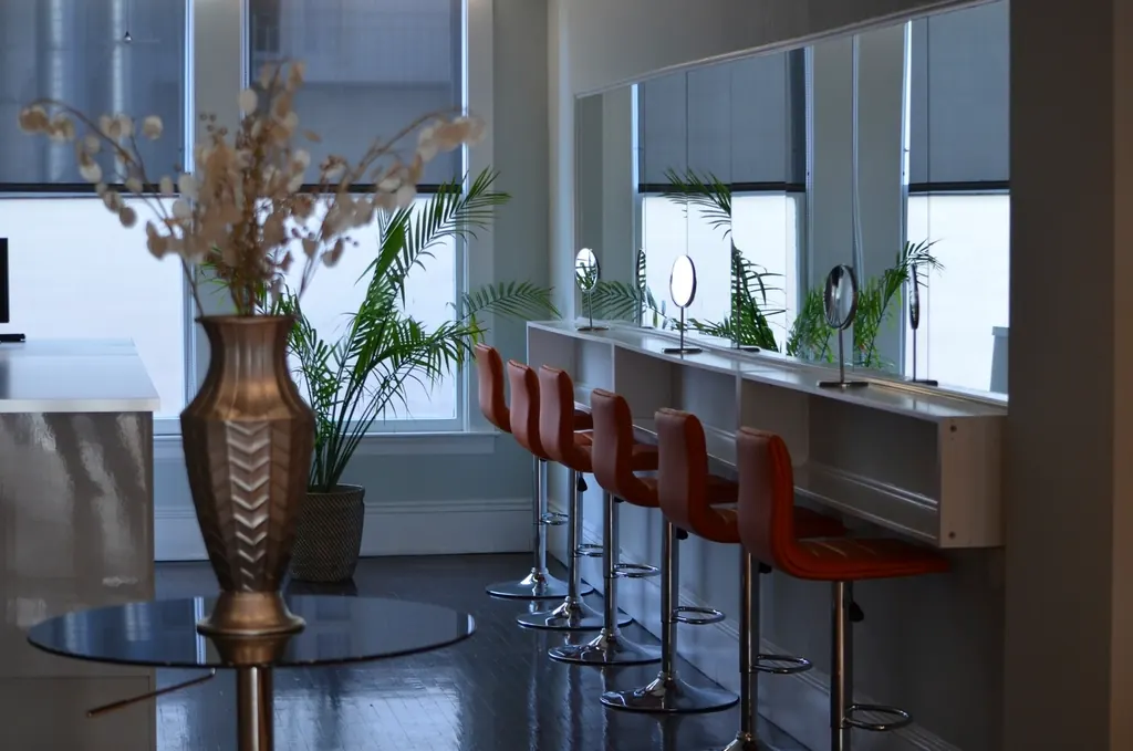 Inside Art & Beauty Salon